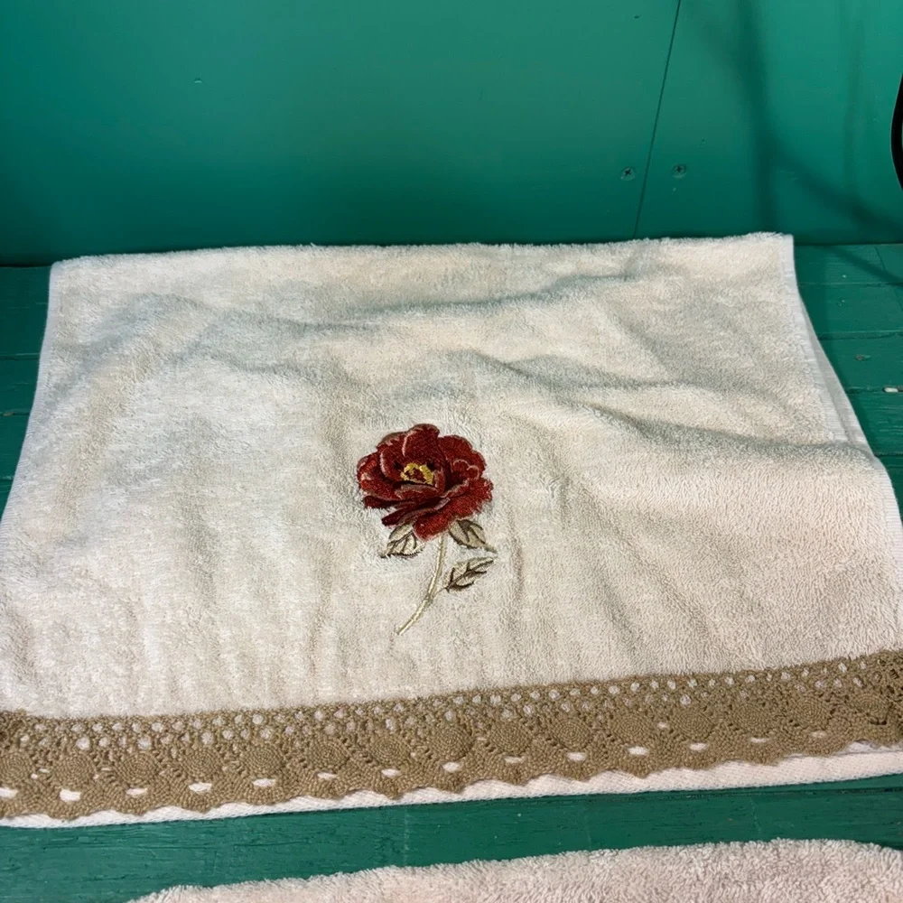 Luxurious Cream and Red Floral Hand Towel Set